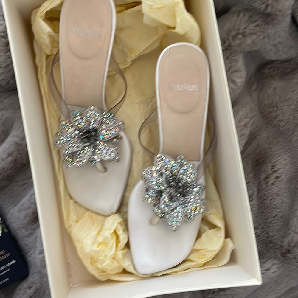 Vera Wang kitten heel sandals